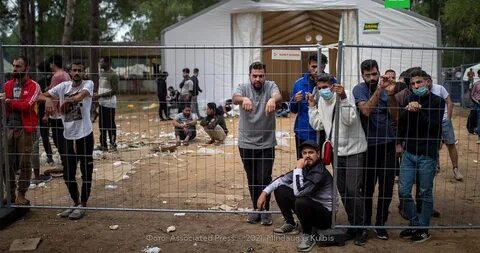 Правительство Литвы выплачивает мигрантам деньги