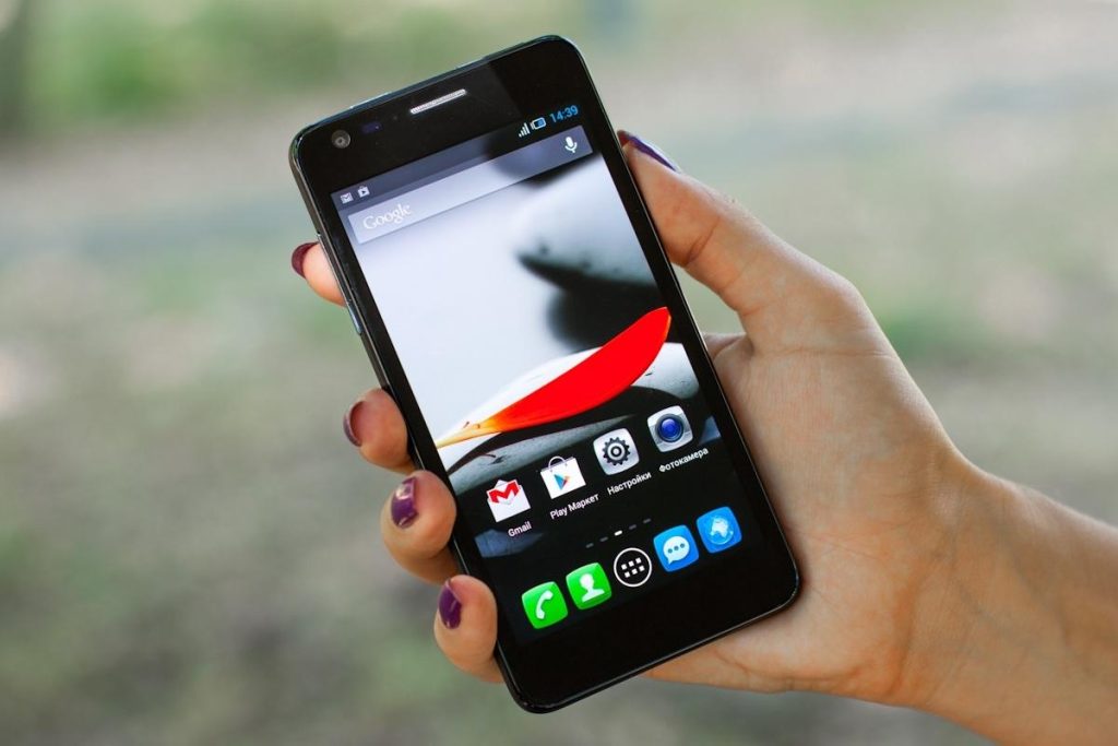 Внезапный перегрев смартфона может свидетельствовать о наличии программ-шпионов