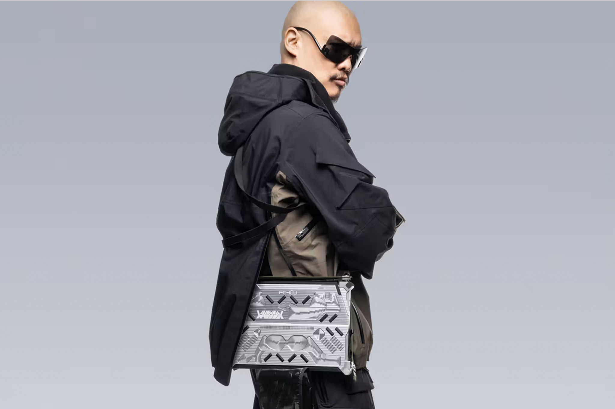 Компания Asus выпустила планшет совместно с дизайнером костюма Железного человека