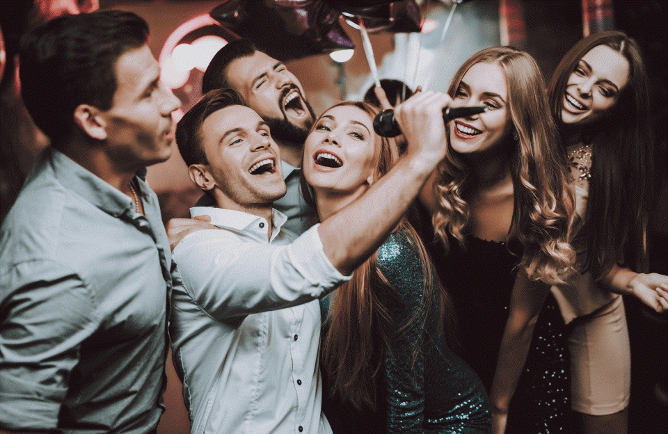 В России нашли лучший город для поклонников караоке